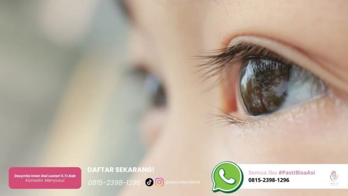 kapan bayi mulai bisa melihat jelas simak tahapan perkembangan mata 0 12 bulan bisa asi